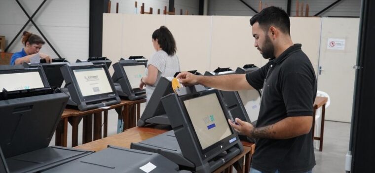 Elecciones nacionales: preparan kits de capacitación del voto electrónico
