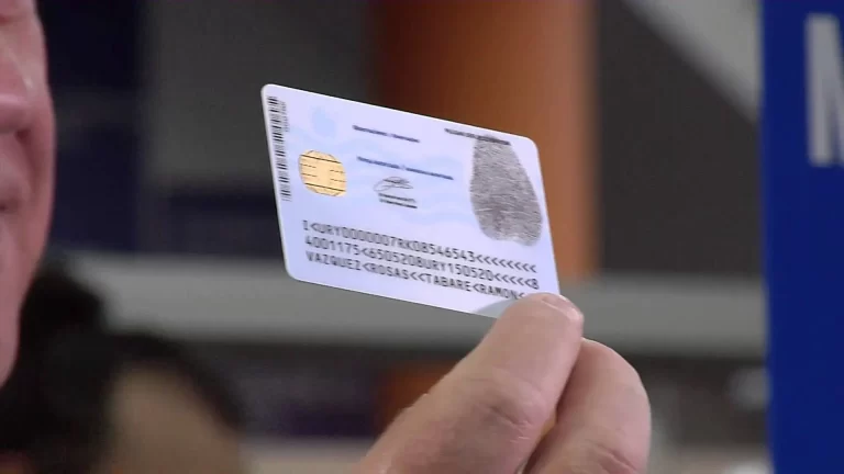 Identificaciones expediría en abril cédulas de identidad con chip