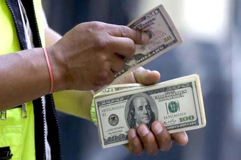 BCP asegura que la salida de dólares a la Argentina no se califica como fuga