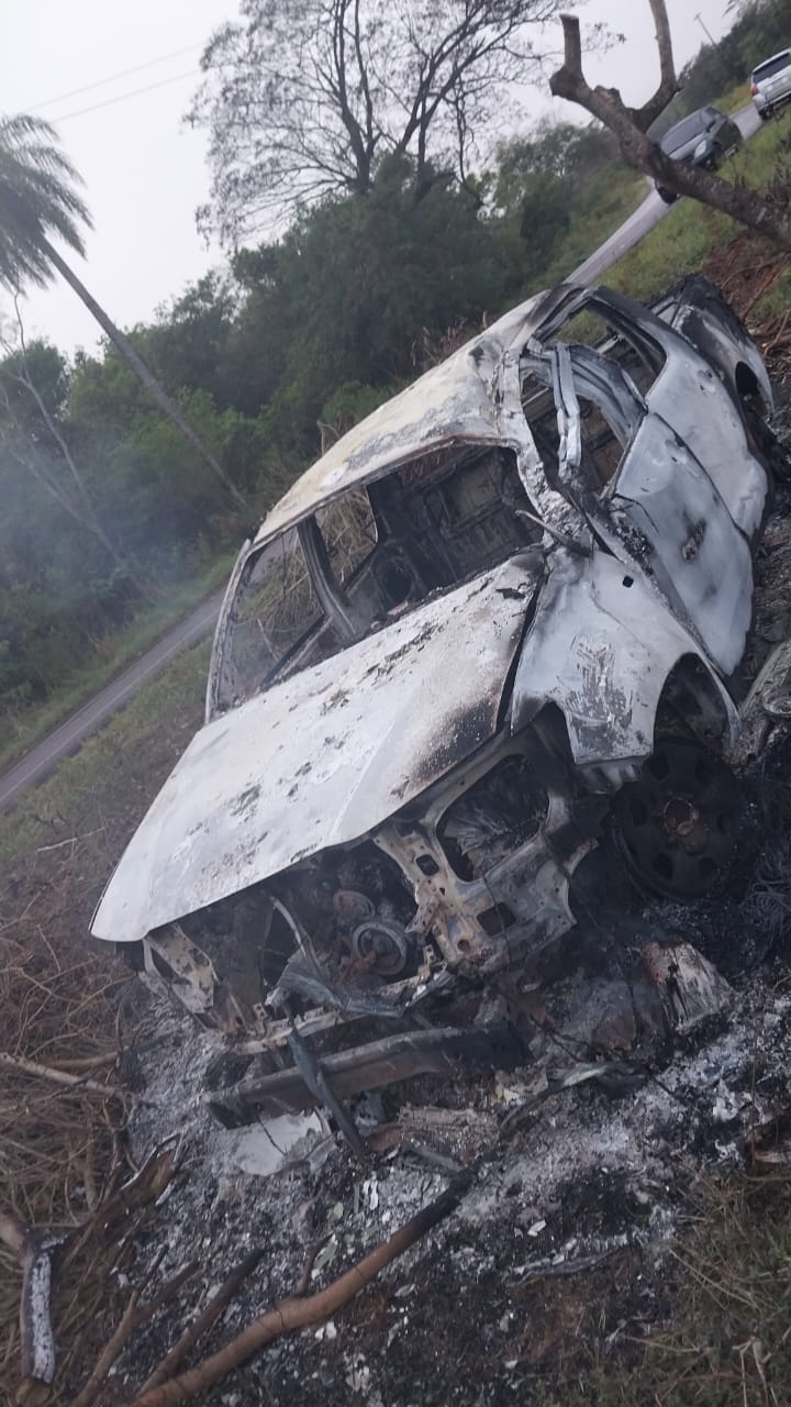 Roban 2.000.000 de guaraníes y queman camioneta en un incidente en Encarnación