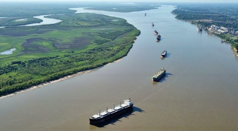 Argentina suspende retención de barcazas en la hidrovía por 60 días