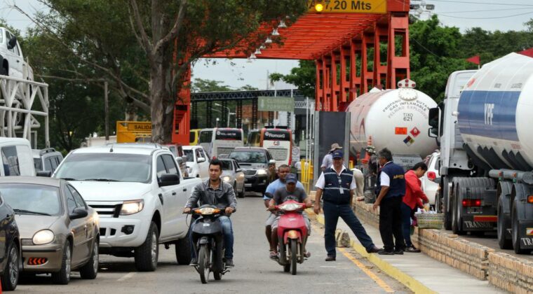 Argentina libera dos camiones paraguayos, pero sigue la retención masiva