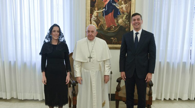 Papa Francisco recibió a Santiago Peña: así fue el encuentro