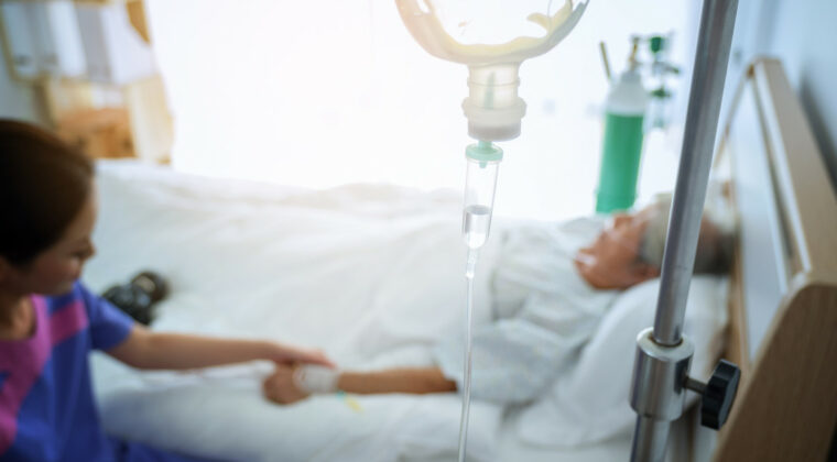 “Es doloroso, solitario y cruel”: mujer con enfermedad terminal pide acceso a la eutanasia