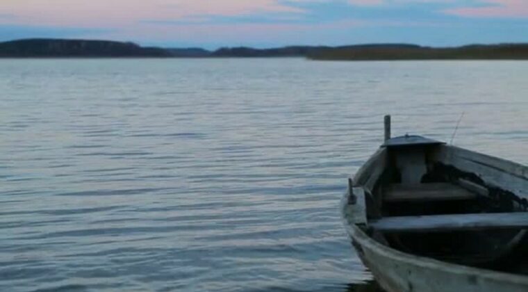 Pescador volcó con su canoa en el lago Itaipú: su hermano regresó, pero él no